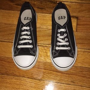 Black Gap size 13 boys shoes